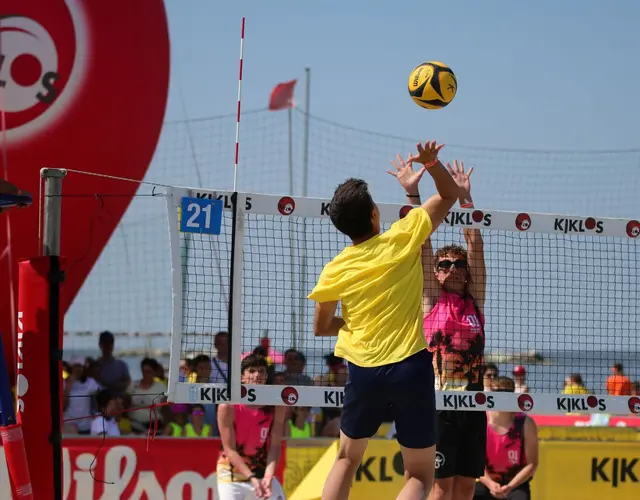 BEACH VOLLEY