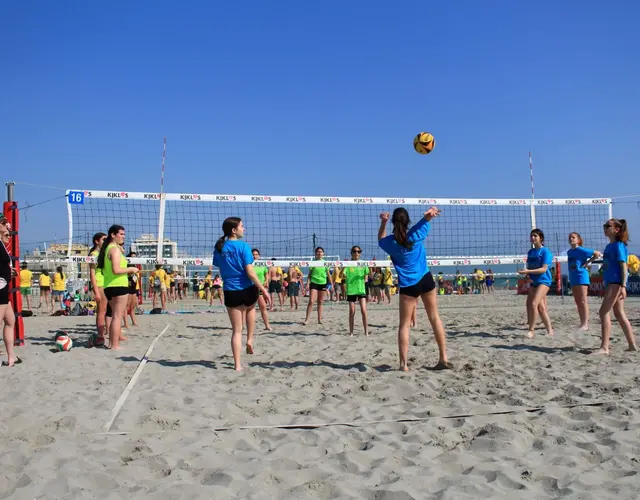 BEACH VOLLEY