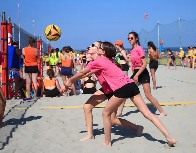 BEACH VOLLEY