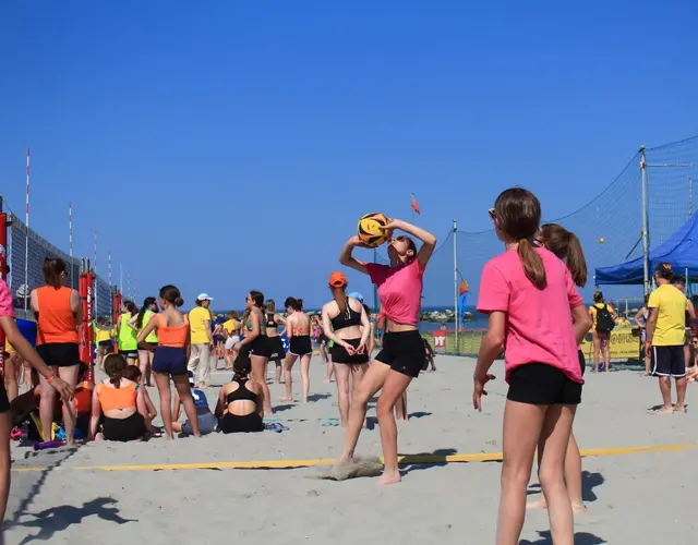 BEACH VOLLEY