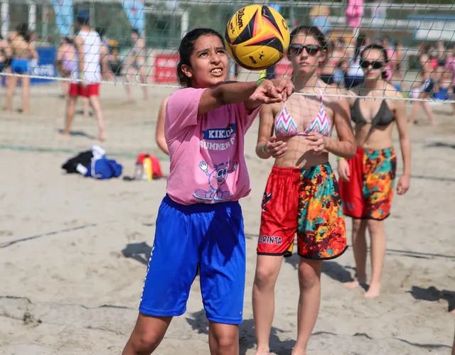 BEACH VOLLEY