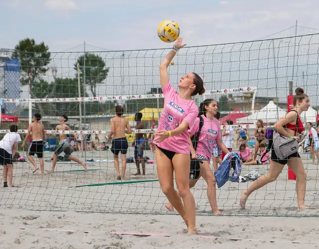 BEACH VOLLEY