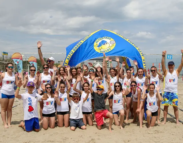 BEACH VOLLEY