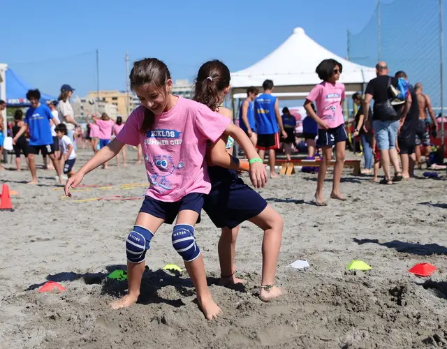 BEACH VOLLEY