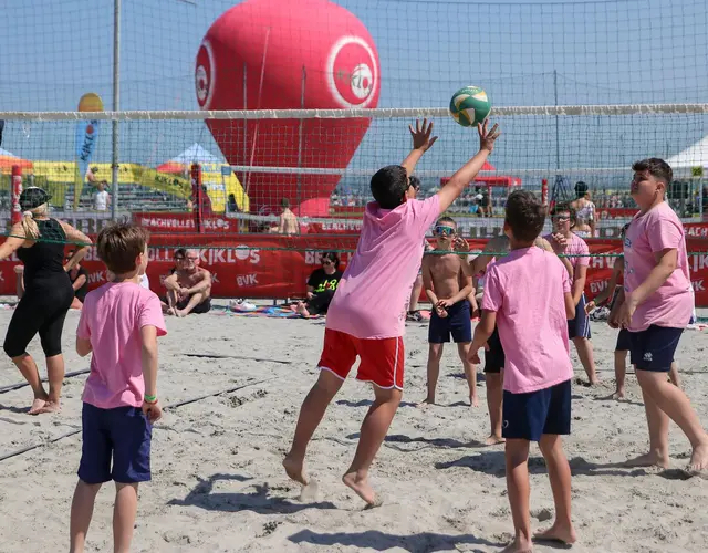 BEACH VOLLEY