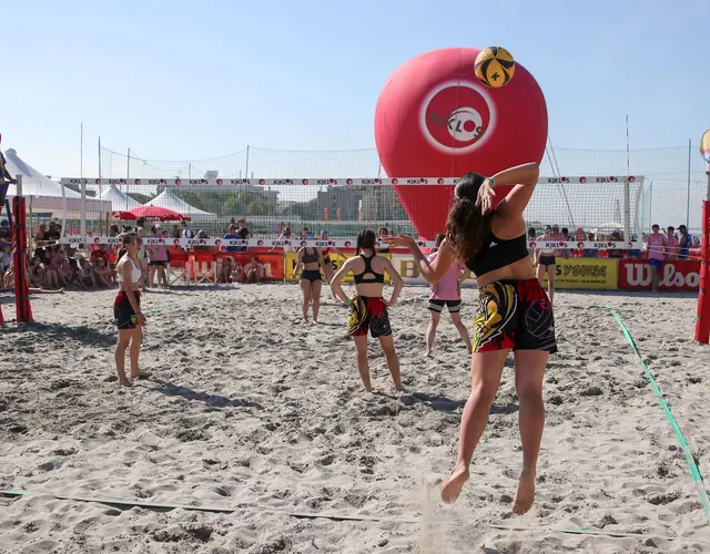 BEACH VOLLEY